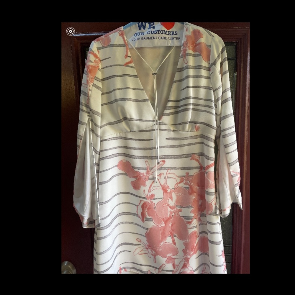 Printed Halston Heritage Open bell sleeve dress